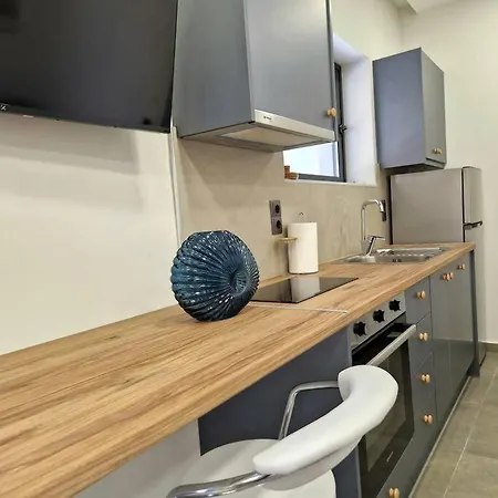 Farisma - Bright And In Appartamento